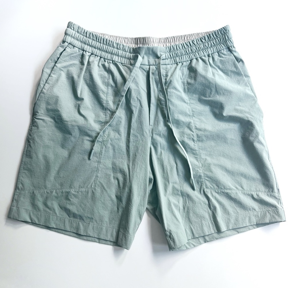 Men’s Lululemon License to Train unlined mint green short - size Large